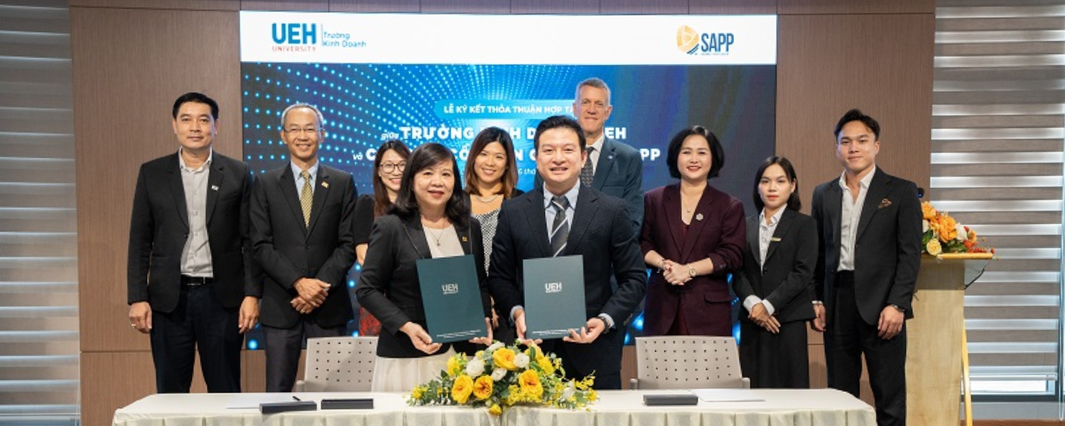Lễ ký kết Thỏa thuận hợp tác giữa Trường Kinh doanh và Công ty Cổ phần Giáo dục SAPP