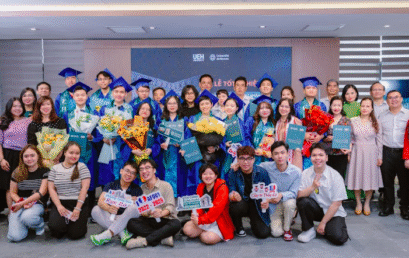 LỄ TỐT NGHIỆP KHÓA 1 CHƯƠNG TRÌNH LIÊN KẾT CỬ NHÂN TÀI CHÍNH ỨNG DỤNG GIỮA UEH – ĐẠI HỌC RENNES (PHÁP): DẤU MỐC KHẲNG ĐỊNH TẦM CAO HỢP TÁC GIÁO DỤC QUỐC TẾ