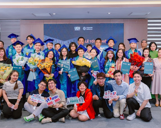 LỄ TỐT NGHIỆP KHÓA 1 CHƯƠNG TRÌNH LIÊN KẾT CỬ NHÂN TÀI CHÍNH ỨNG DỤNG GIỮA UEH – ĐẠI HỌC RENNES (PHÁP): DẤU MỐC KHẲNG ĐỊNH TẦM CAO HỢP TÁC GIÁO DỤC QUỐC TẾ